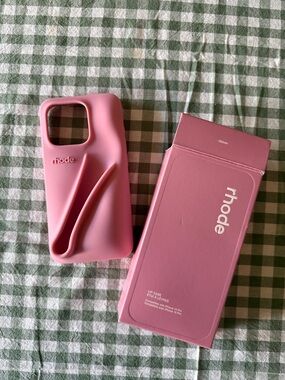 RHODE Pink Silicone Lip Peptide Phone Case NIB for iPhone 15 Pro